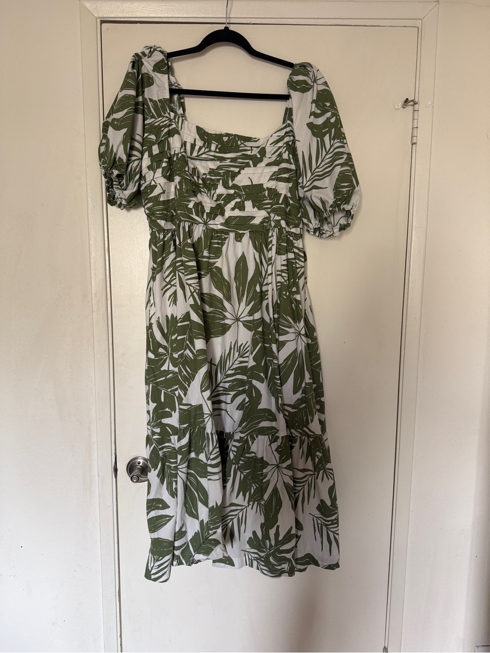 Abercrombie & Fitch Green and White Leaf-Print Puff-Sleeve Midi Dress